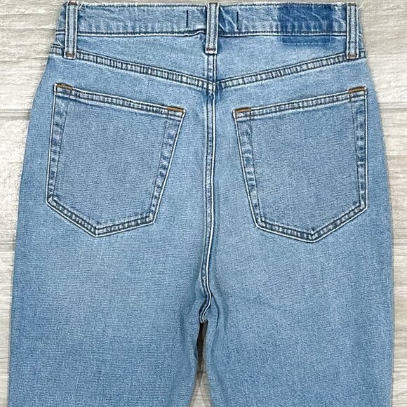 Abercrombie & Fitch The ‘90s Slim Straight Ultra High Rise Asymmetrical Jeans - Picture 8 of 15